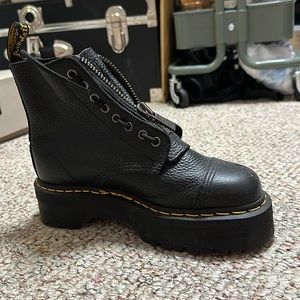 Black Dr. Marten boots Sinclair, size 8 women’s.